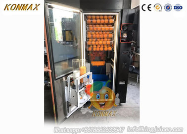 Il distributore automatico commerciale del succo d'arancia del centro commerciale conia e nota i accettori