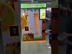 24 ore di vendita di frutta, succo d'arancia, distributore automatico per il centro commerciale dell'università.